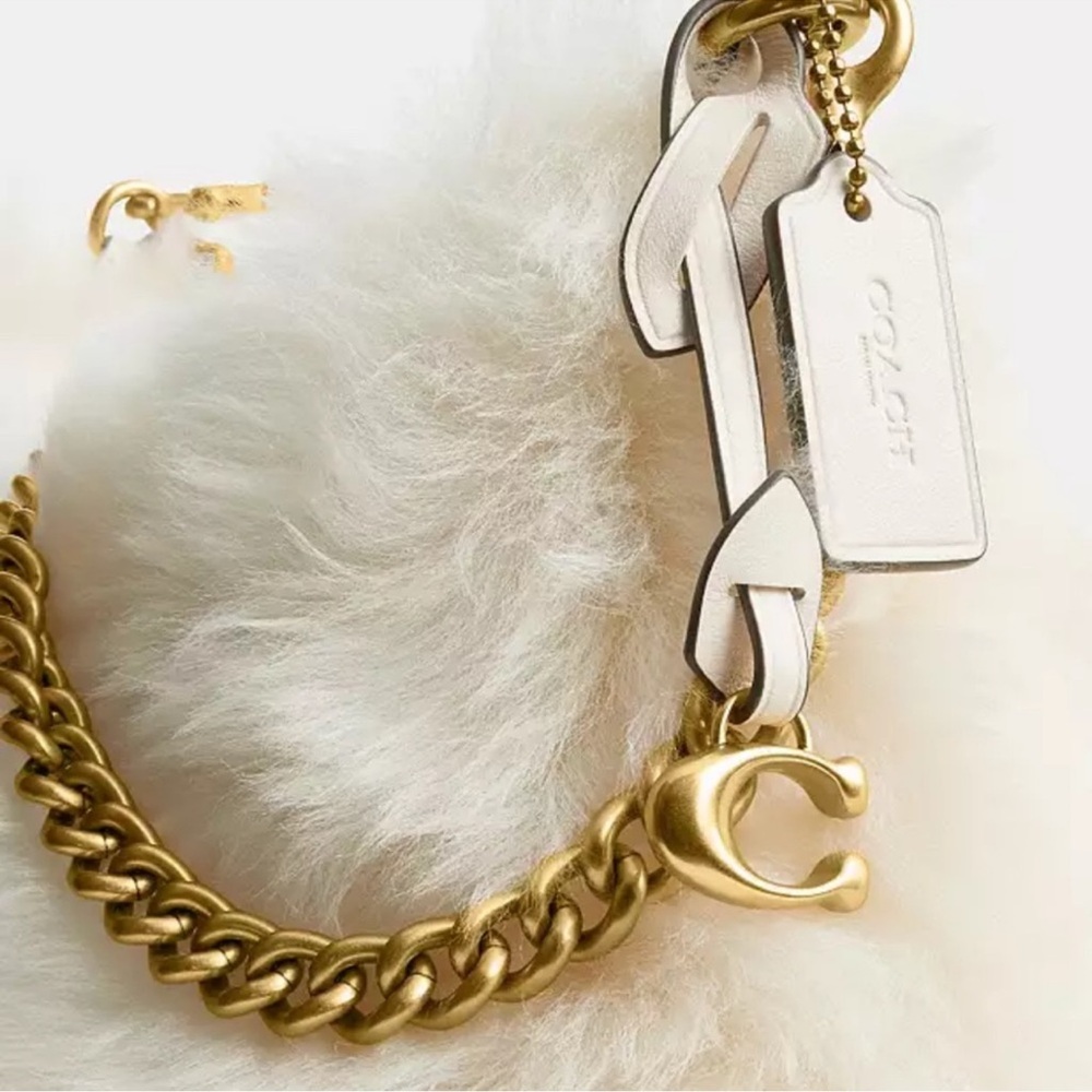 New Coach Cream Fur Shoulder Bag with Gold Chain - Picture 4 of 7